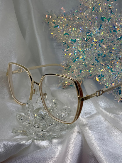 Lunette whitly