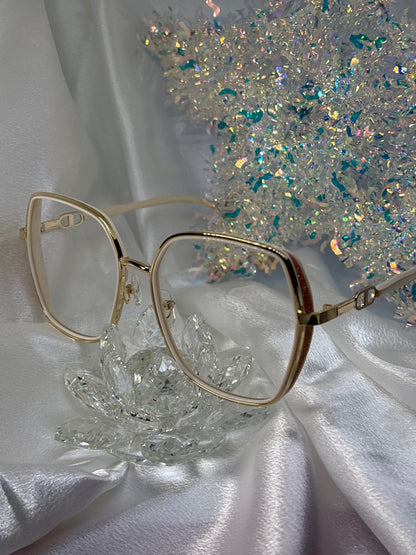 Lunette whitly