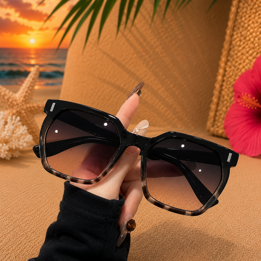 Lunette Mary Grey