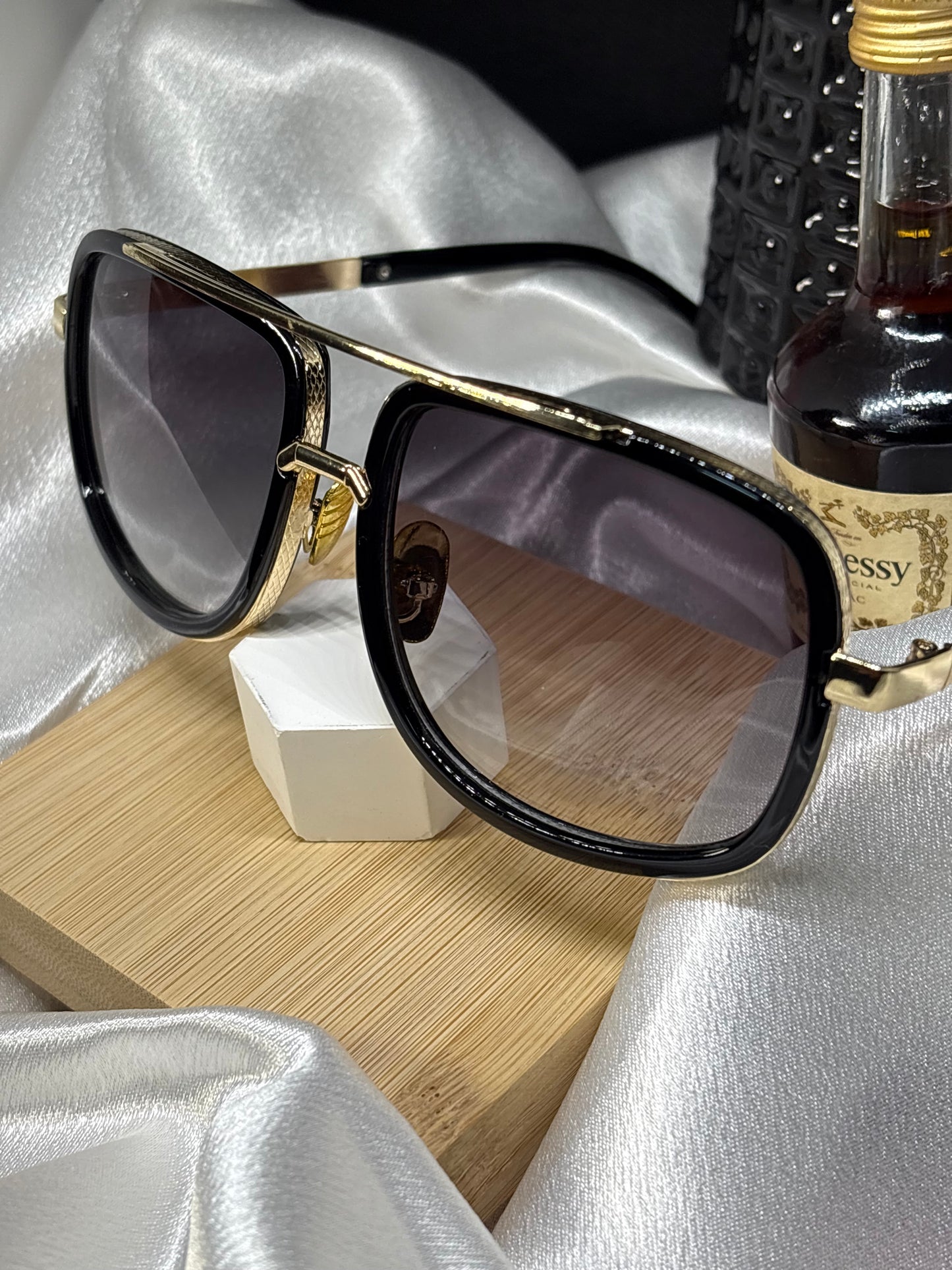 Lunette Daly black