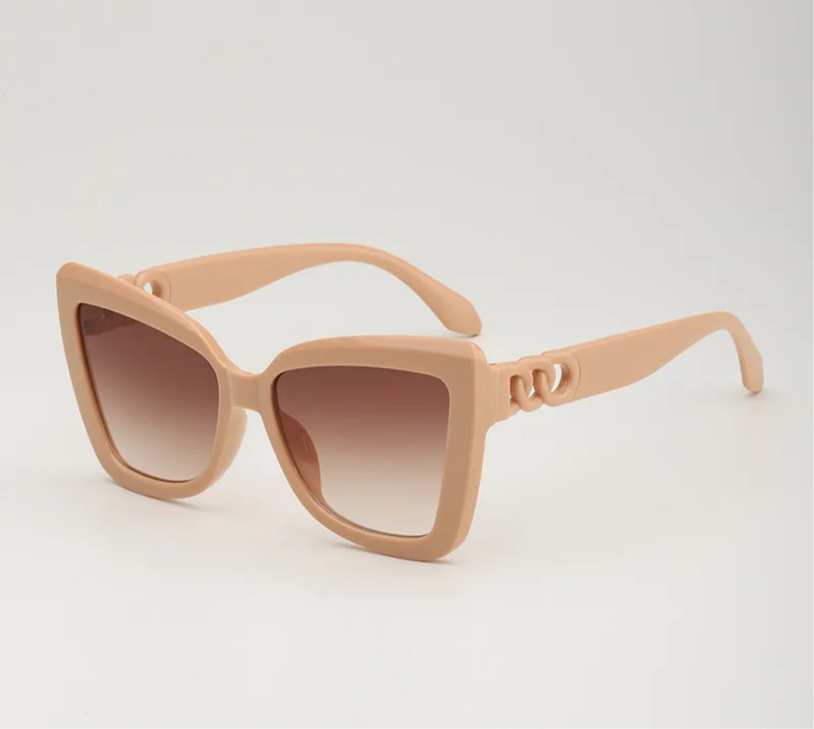 Lunette Sara Nude