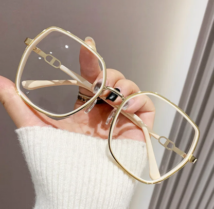 Lunette whitly