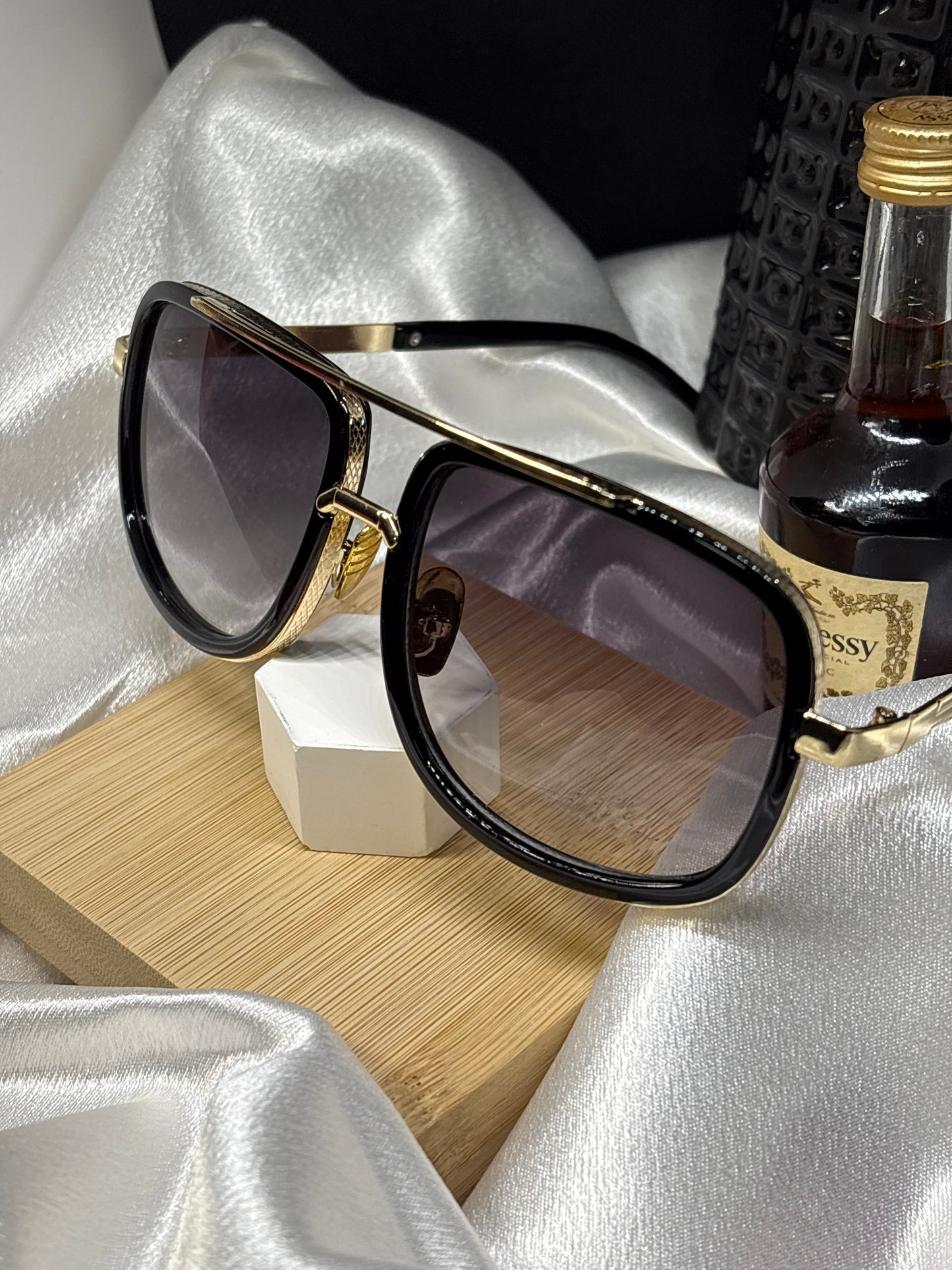 Lunette Daly black