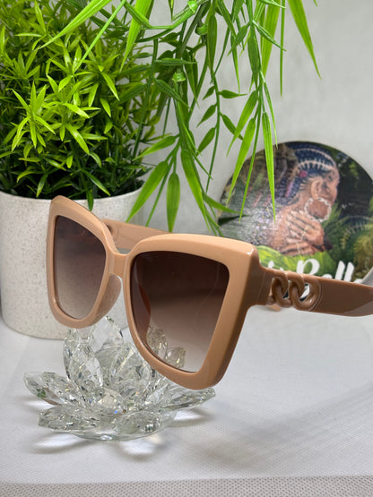 Lunette Sara Nude