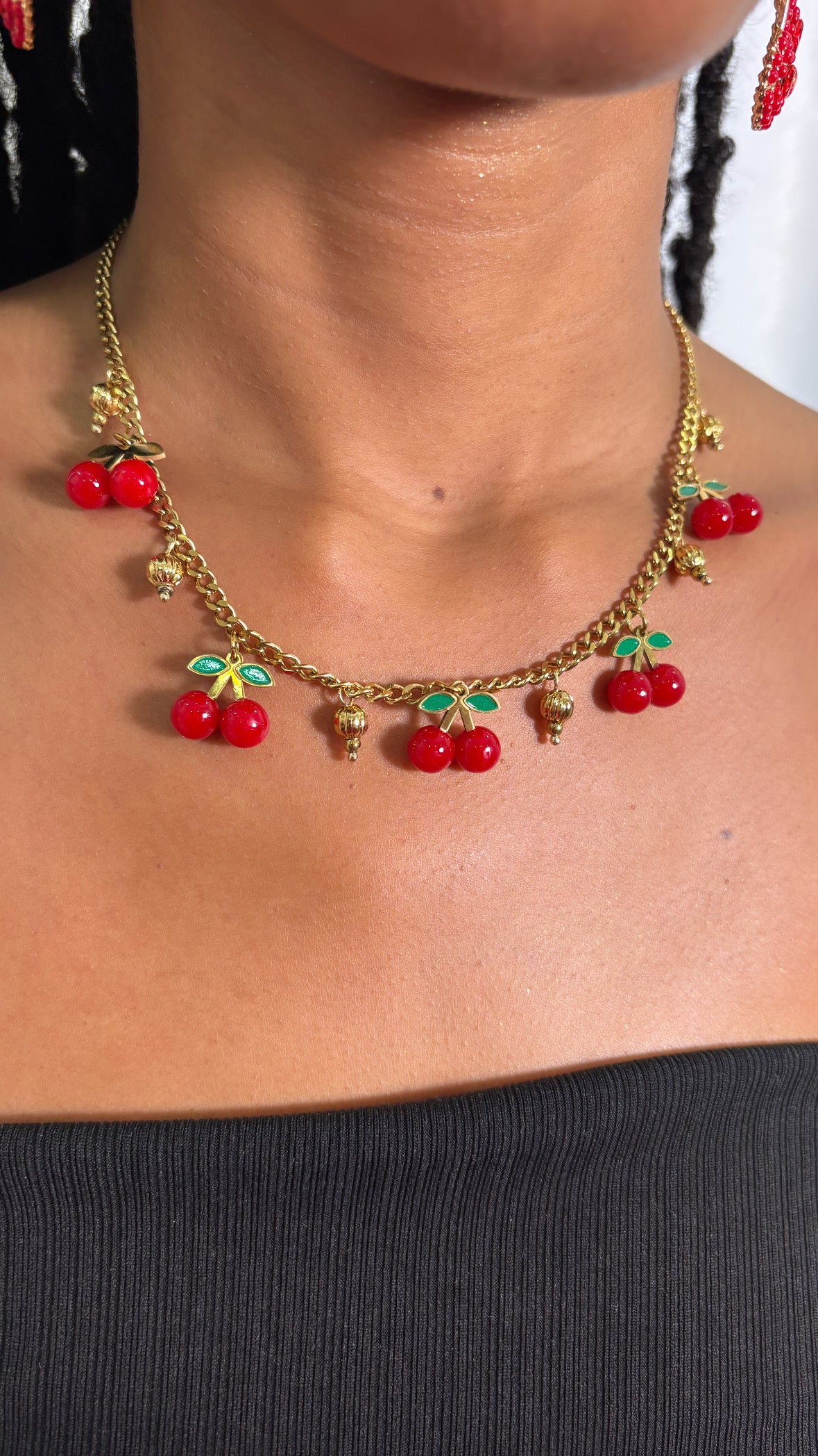 Collier Cherry