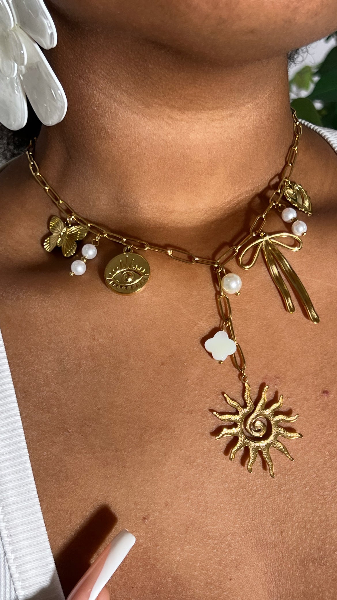 Collier white Sun
