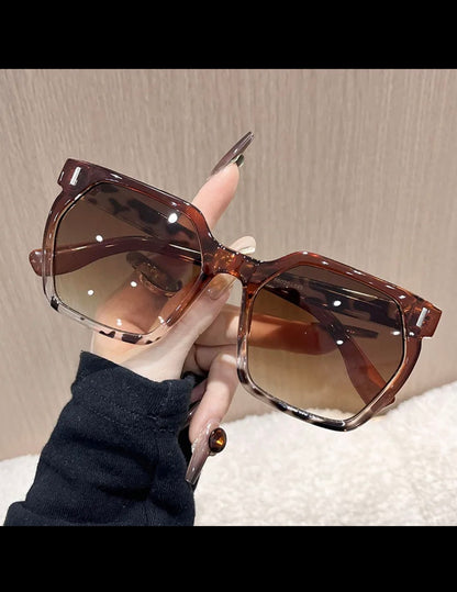 Lunette Mary Brown